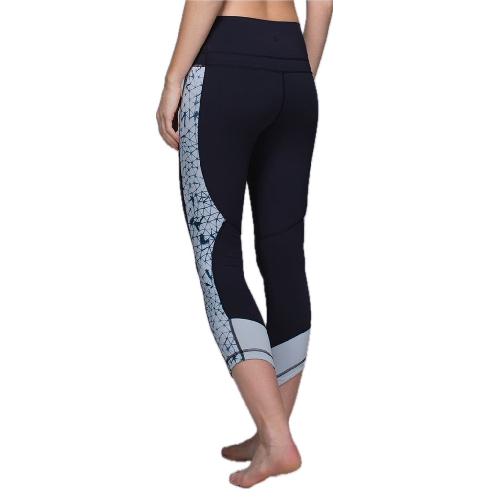 Lululemon Retreat 7/8 Crop Leggings Size 6 Naval Blue Star Crushed Silver